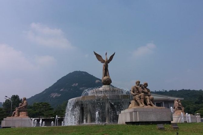 (Private tour) Seoul highlights; Gangnam and beyond Tour - The “Gangnam and beyond” part: Dongdaemun Design Plaza, Cheongryangni Markets, and Jogyesa Temple