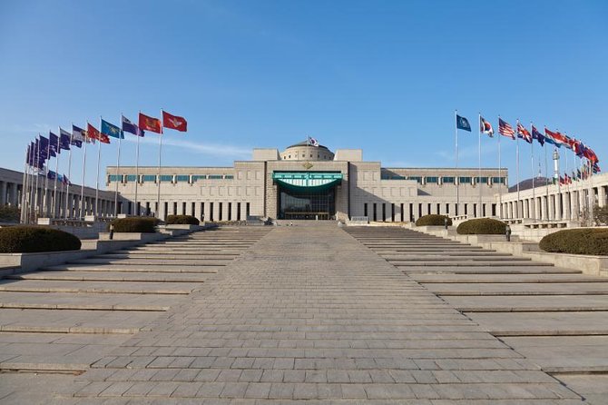 Private Tour: Talk show with N.K. Defector and Short Hiking - Quick hits