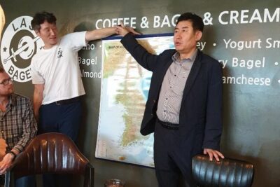 Private Tour: Talk show with N.K. Defector and Short Hiking - A morning drive past the Blue House: watching your South Korea filter