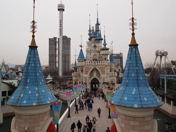 Private Tour to Lotte Tower, Aquarium and Lotte world Theme park - How the day flows: Lotte World first, then Seoul Sky