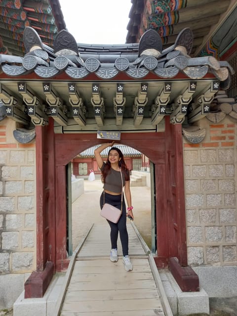 Seoul: 4-Hour Guided Tour to Palace, Bukchon, Jogyesa Temple - Bukchon Hanok Village: hanoks with modern Seoul in the frame