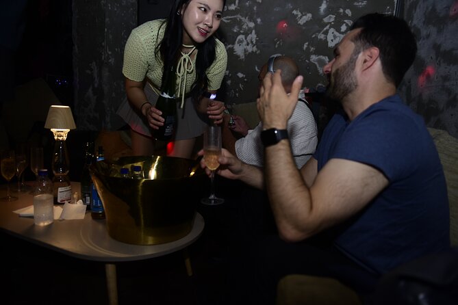 Seoul: Apgujeong Premium Pub Crawl with VIP Bottle Service - Drinks, Pacing, and Group Size: Why the Night Feels Easy