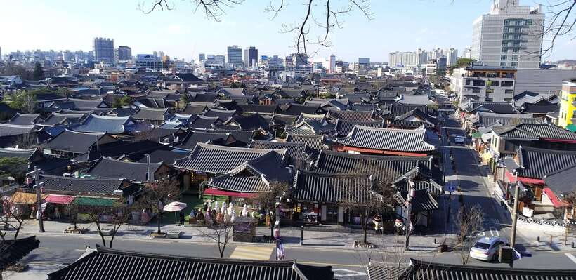 Seoul: Autumn Foliage - Mt. Naejang + Jeonju Hanok Village - Jeonju Hanok Village: how to do the hanok streets like a local