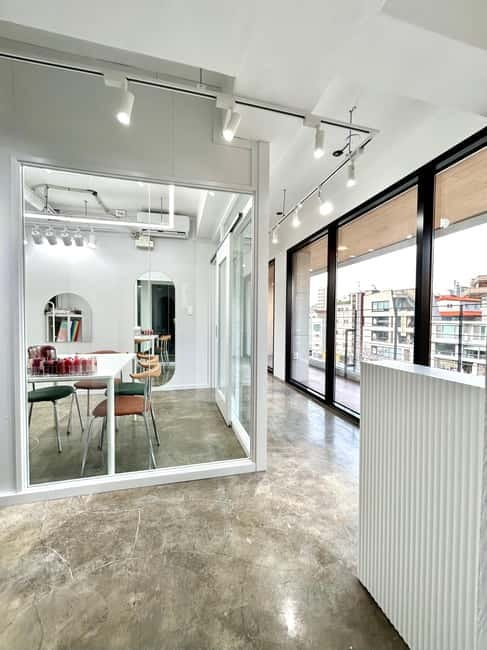 Seoul: Be U Personal Color Analysis Beauty Makeup in Hongdae - Hongdae Color Analysis: Why This Studio-Style Setup Works