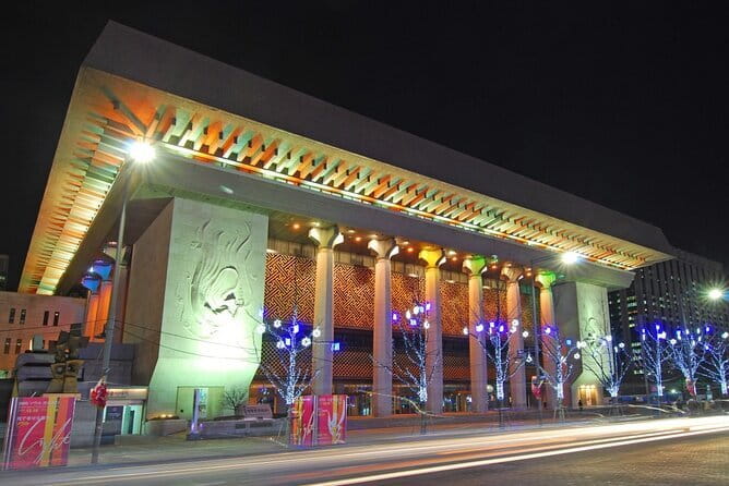 Seoul Beauty & Beyond Tour - COEX Center and COEX Artium: indoor culture in the middle