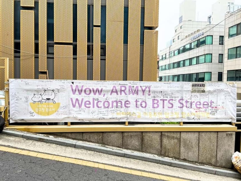 Seoul: BTS K-Pop Star Footsteps Journey ARMY Fan Day Tour - Regular Tour: Yongin’s Daechwita park to HYBE HQ photo time