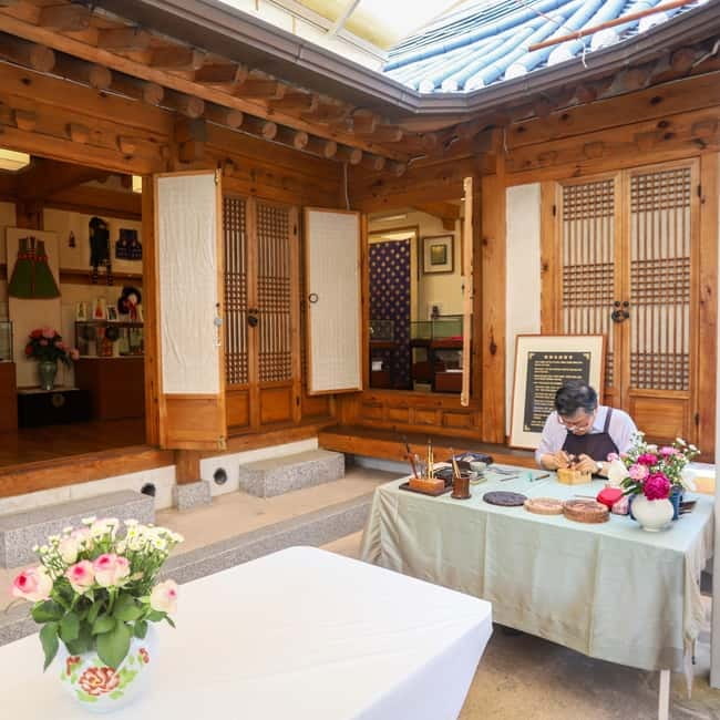 Seoul: Bukchon Hanok Village Walking Tour - Bukchon Hanok Village: what makes this neighborhood worth your feet
