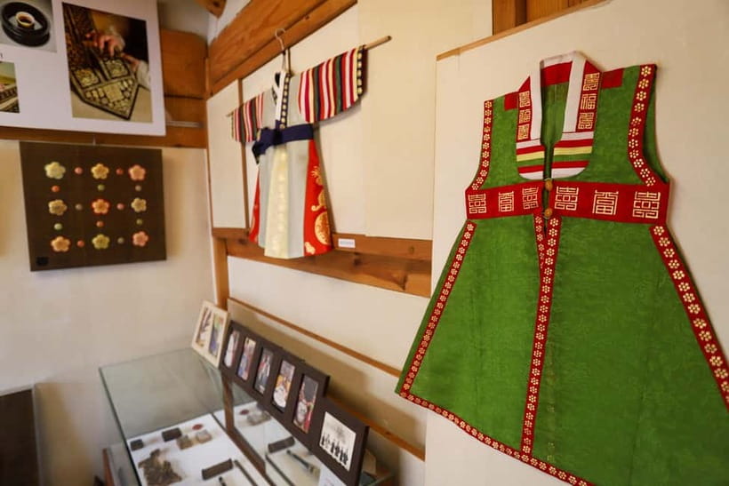 Seoul: Bukchon Hanok Village Walking Tour - Getting started at Anguk Station: how to make the meetup work smoothly