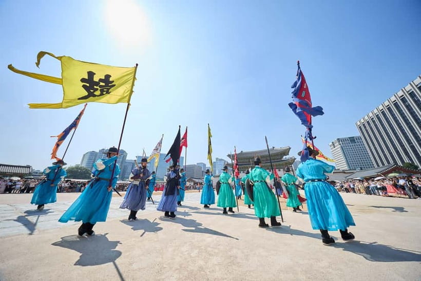 Seoul: Bukchon Village, Gyeongbokgung, Gwangjang Market - Getting oriented at Myeongdong: a tour that starts fast