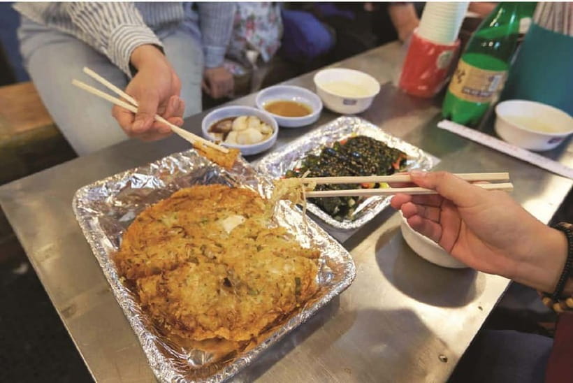 Seoul: Changgyeonggung & Gwangjang Market & Naksan Park - Price and value: what $30 covers (and what you pay for yourself)