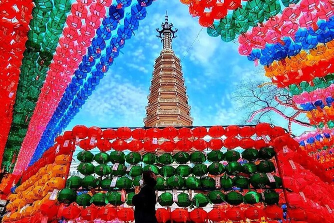 Seoul: City Highlights and Historical Experience No Shopping - Gyeongbokgung Palace in hanbok: the Joseon-era photo moment