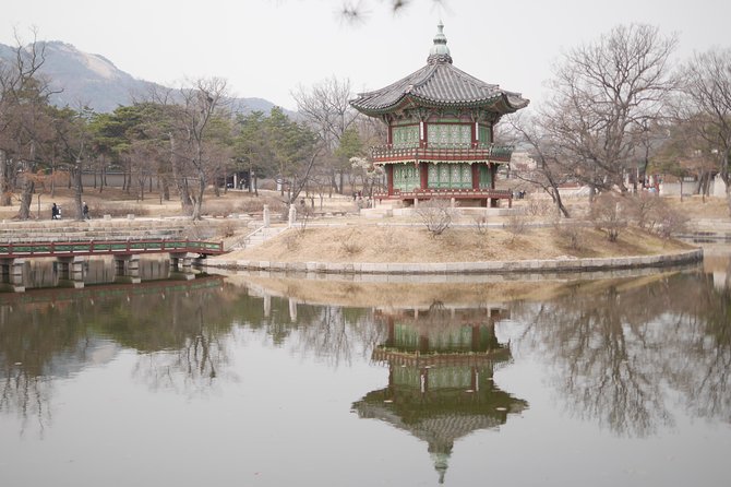 Seoul City Private Full-Day Tour Including Lunch - Bukchon Hanok Village: Old Houses, Practical Photo Stops