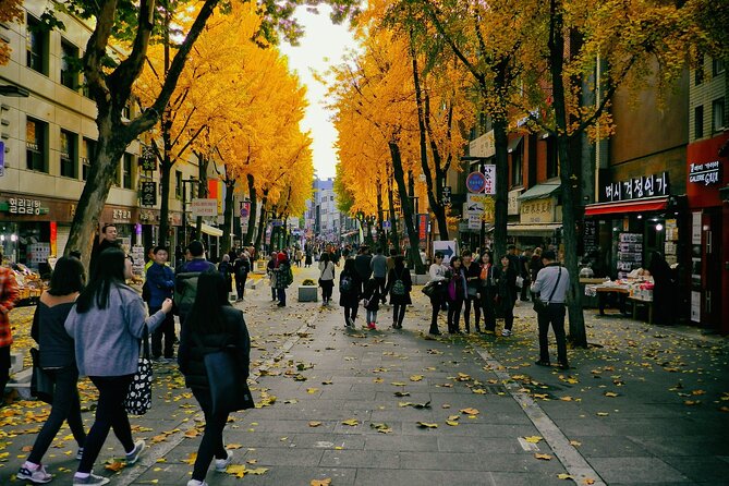 Seoul City Walking Private Tour (3hours) - Guides and group size: where the experience rises