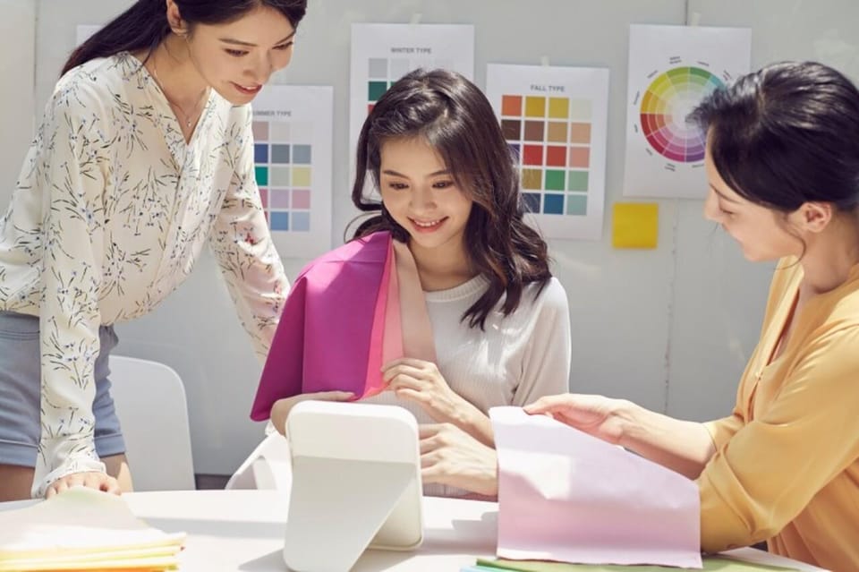 Seoul: Color Analysis - Makeup, clothes, hair color, accessories, and nail shades