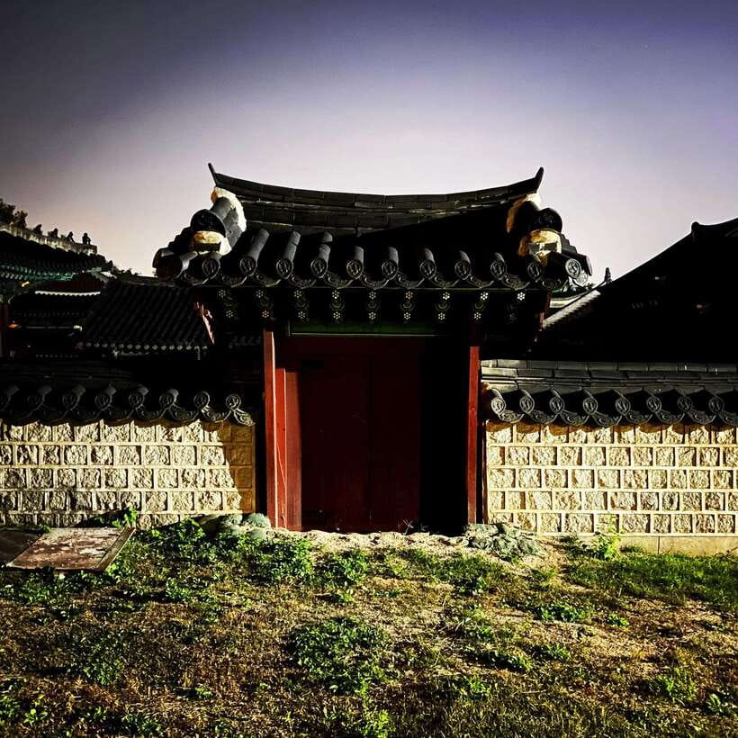 Seoul: Dark Side of the City and Ghost Stories Walking Tour - Gwanghwun Square and City Hall: the setting for darker Seoul