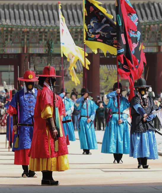 Seoul Day Tour: Gyeongbok Palace, Bukchon, Gwangjang Market - Seoul at night: a smart mix of palaces, story spots, and food