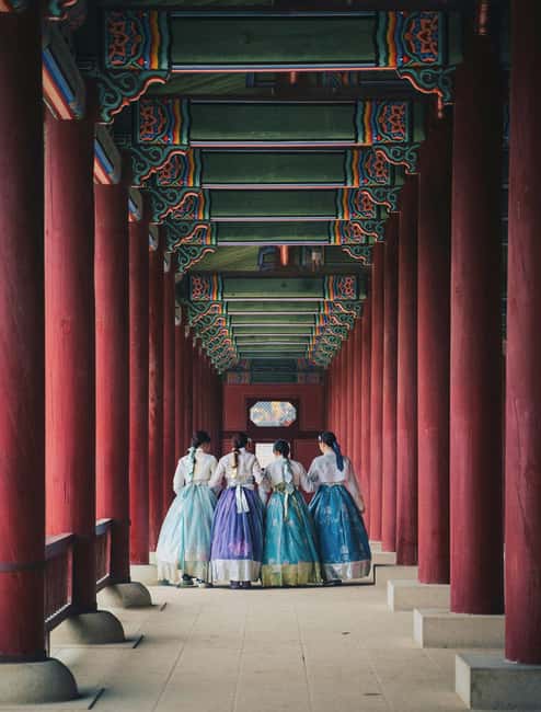 Seoul Day Tour: Gyeongbok Palace, Bukchon, Gwangjang Market - Gyeongbokgung Palace at dusk: what to look for and how the guide helps