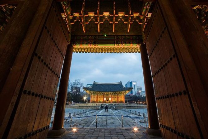 Seoul: Deoksugung Palace Night Tour - Meeting near City Hall: the convenience factor