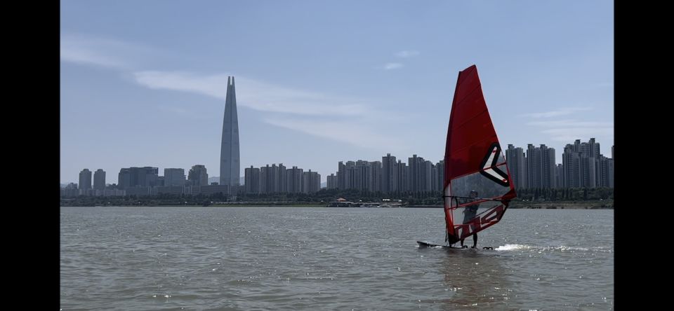 Seoul : Efoil Experience in Han River - Where you’ll e-foil on the Han River (Ttukseom Hangang Park)