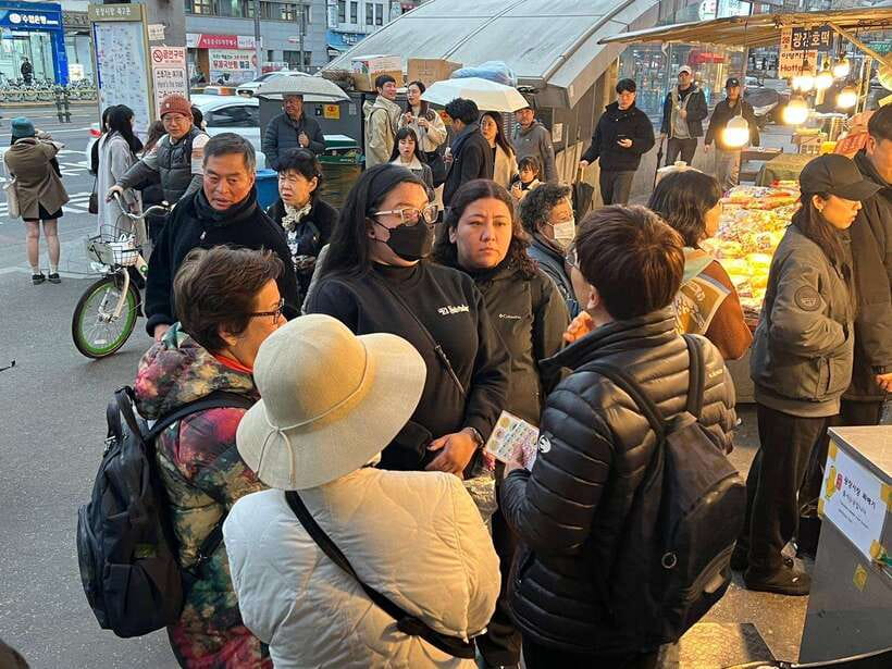 Seoul: Fearless Foodie Gwangjang Market Food Adventure - Guide energy: English support plus food-culture context