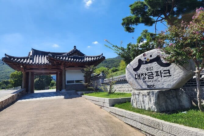 Seoul Food: Banchan, Bibimbap, and Beyond - Bukchon Hanok Village: Traditional Streets, Real Texture, and a Great Food-Story Backdrop