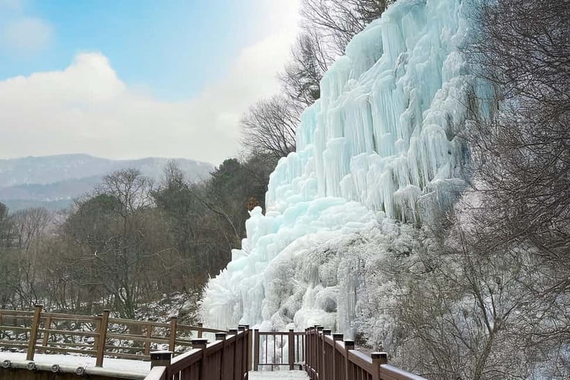 Seoul: Full-Day Winter Trip Ski Resort, Ice Valley, Namiseom - Eobi Ice Valley: Short Time, Big Photo Payoff (Plus the Backup)