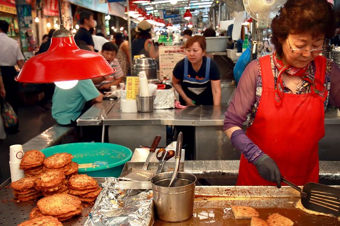 Seoul: Fully Customizable Private Tour - Insadong and Gwangjang Market: shopping streets plus a real food mission
