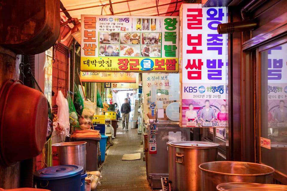 Seoul Gwangjang Market Foody Walking Tour - Cheonggyecheon Stream: The Short Break That Changes the Pace