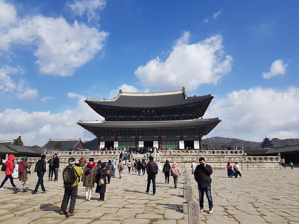 Seoul: Gyeongbok Palace, Bukchon Village, and Gwangjang Tour - Bugak Skyway viewpoint: Seoul from the slopes