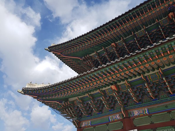 Seoul: Gyeongbok Palace, Bukchon Village, and Gwangjang Tour - Gwangjang Market: the easiest win for food after your tour