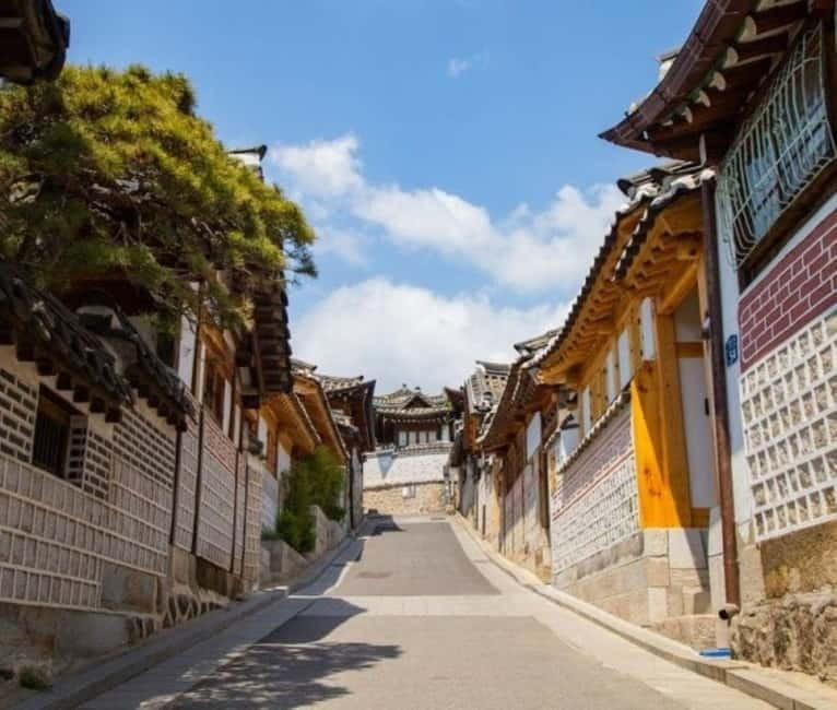 Seoul: Gyeongbokgung, Lotte Tower & Gangnam Trendy Day Tour - COEX and Starfield Library: the interior you’ll remember