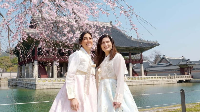 Seoul Half-Day City Highlight, Palace Tour with Hanbok - Bukchon Hanok Village: the walk turns into a neighborhood story