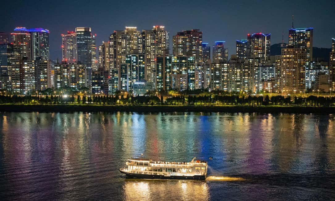 Seoul: Han River Night Picnic & Games with Cruise - Yeouido Hangang Park Picnic: Chicken, Snacks, Games, Photos
