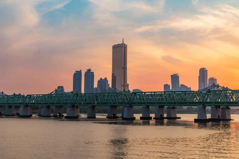 Seoul: Han River Sunset Bike Tour with Rainbow Fountain Show - Quick hits before you go