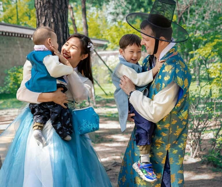 Seoul: Hanbok Photo Tour at Gyeongbokgung Palace - Who this Seoul hanbok photo tour suits best