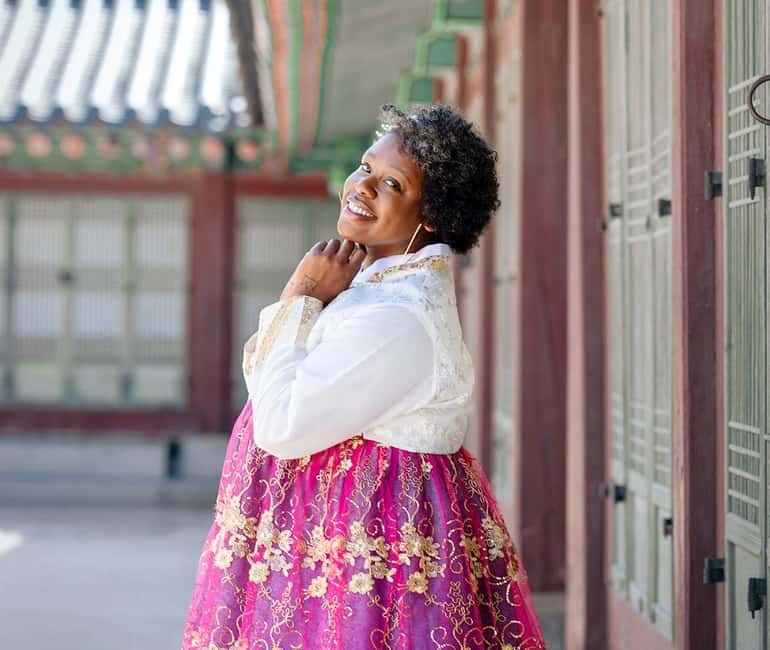 Seoul: Hanbok Photo Tour at Gyeongbokgung Palace - Hanbok Photo Tour at Gyeongbokgung: Why this works in Seoul