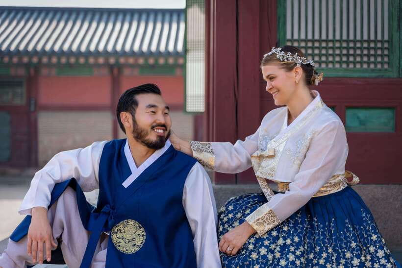 Seoul: Hanbok Photo Tour at Gyeongbokgung Palace - What you get afterward: 200+ unedited and 20 edited photos