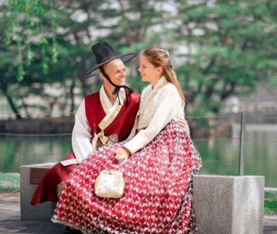 Seoul: Hanbok Rental with Gyeongbokgung Palace Entry - Daehan Hanbok: meeting point and what the first hour feels like