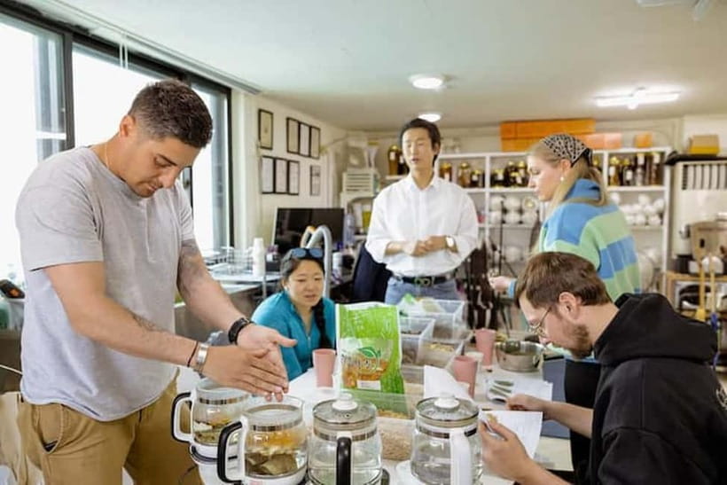 Seoul: Herbal Tea Class & Korean Medicine Tour - A 2:00 PM Workshop Where You Actually Make the Tea