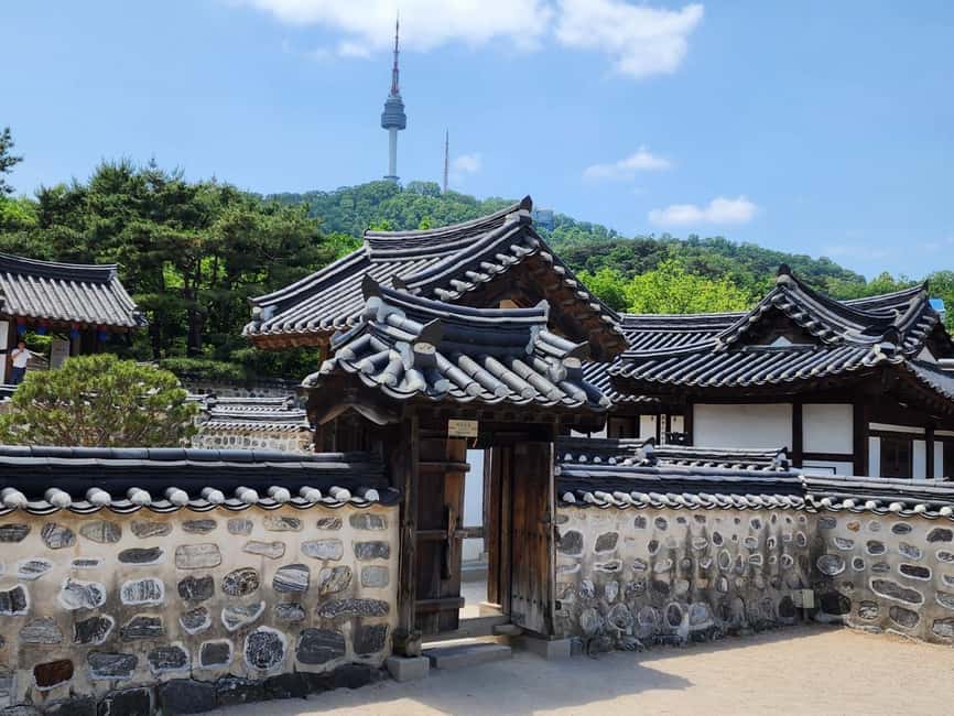 Seoul: Highlights of Seoul Half-Day Tour - Bukchon Hanok Village Walk and the Sunday Swap Plan