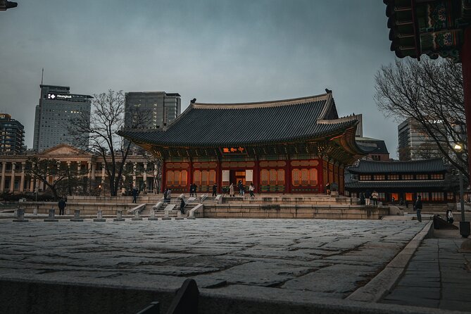 Seoul History Tour: Dark Past & Market Street Flavors - Passing Sungnyemun Gate and Seoul City Hall: Old Stone, New Authority