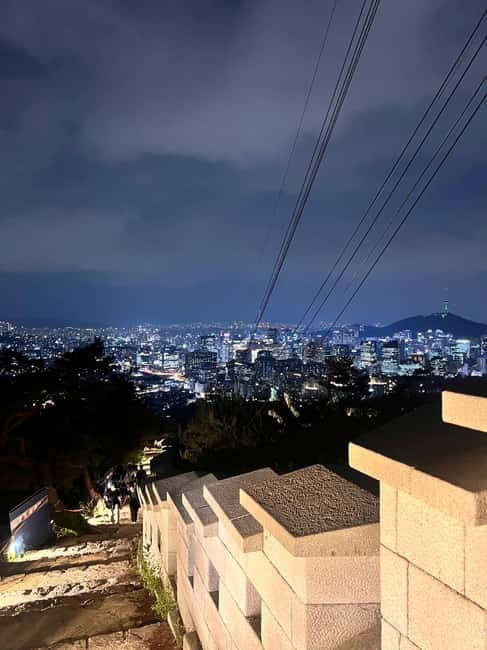 Seoul: Inwangsan Sunset Hike with Guide - Why a lantern hike on Inwangsan hits different at sunset