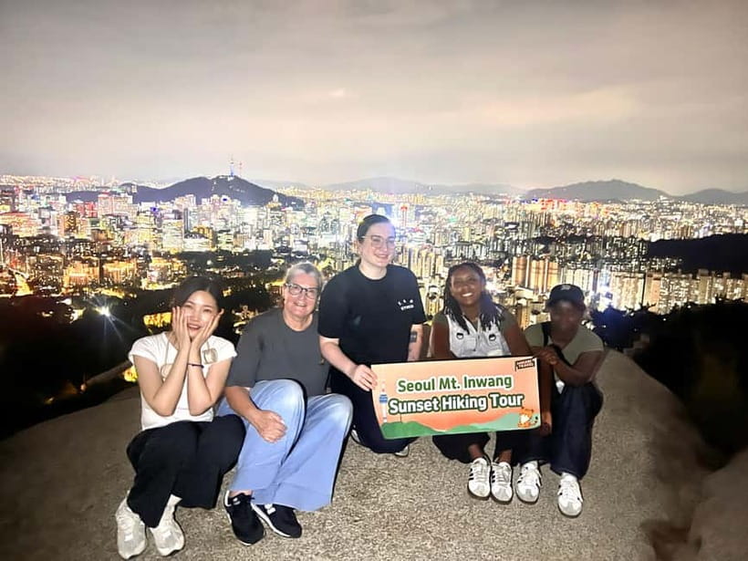 Seoul: Inwangsan Sunset Hike with Guide - Meeting at 경복궁역 and the timing that shapes the experience
