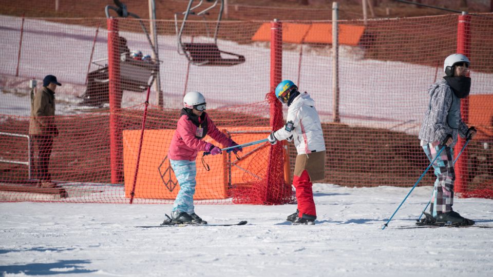 Seoul: Jisan Forest Winter Ski Day Tour with Basic Lesson - What the $19 tour includes (and how it shifts by package)
