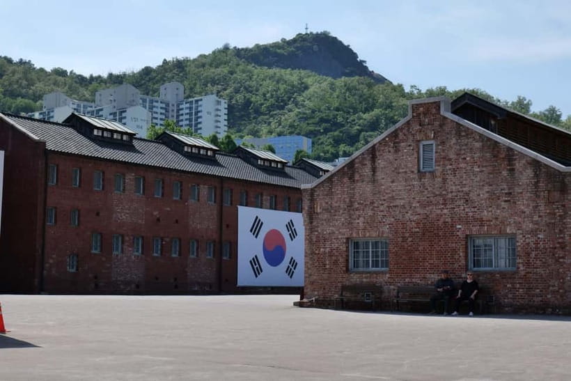 Seoul: Korea Dark History Tour at Seodaemun Prison - Seodaemun Prison History Hall: where the preserved cells do the teaching