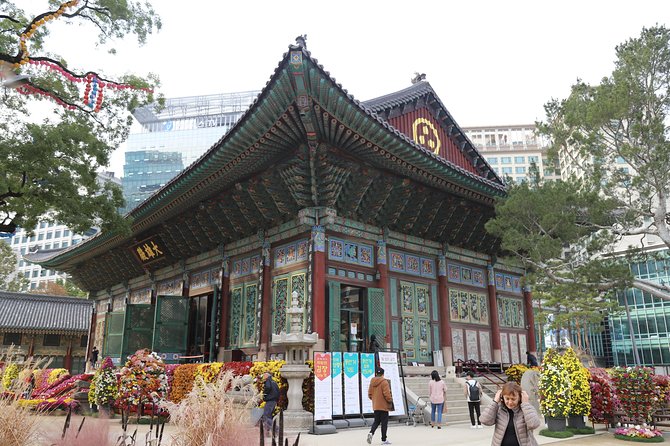Seoul Layover Private Tour from Incheon Airport - Bukchon Hanok Village and Insadong: traditional streets without losing your bearings