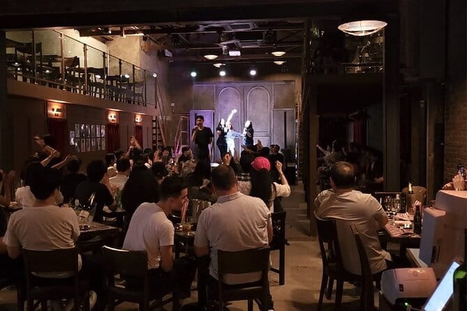 Seoul: LGBTQ+ Pub Crawl and Drag Show with Local Drag Queen - Drag show expectations: when your host hits the stage