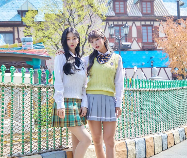 Seoul: Lotte World 1 Day Pass & Korean School Uniform Rental - Meeting Point Timing: Why Arriving Early Makes the Day Feel Smooth