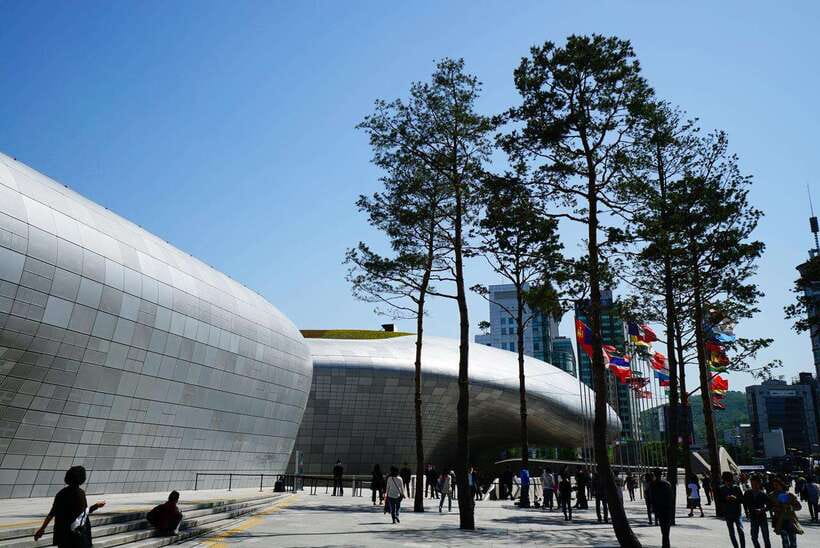 Seoul: Max Out Must Visit City Highlights Panoramic Day Tour - Blue House Pass-By: The Quick Glimpse That Still Feels Like Seoul