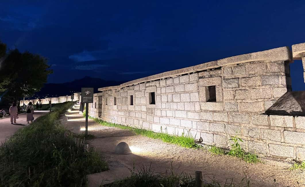 Seoul Night Tour: Naksan Park & Hidden Jems - What to Bring and How to Enjoy the Night Stops